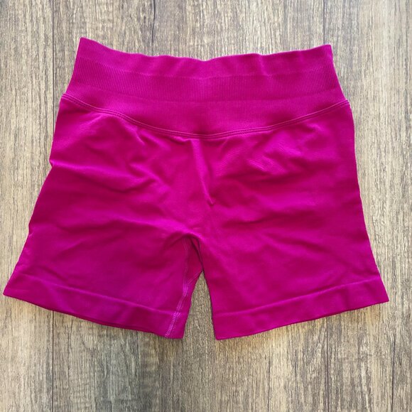 Contour Shorts- Berry - Picture 1 of 2